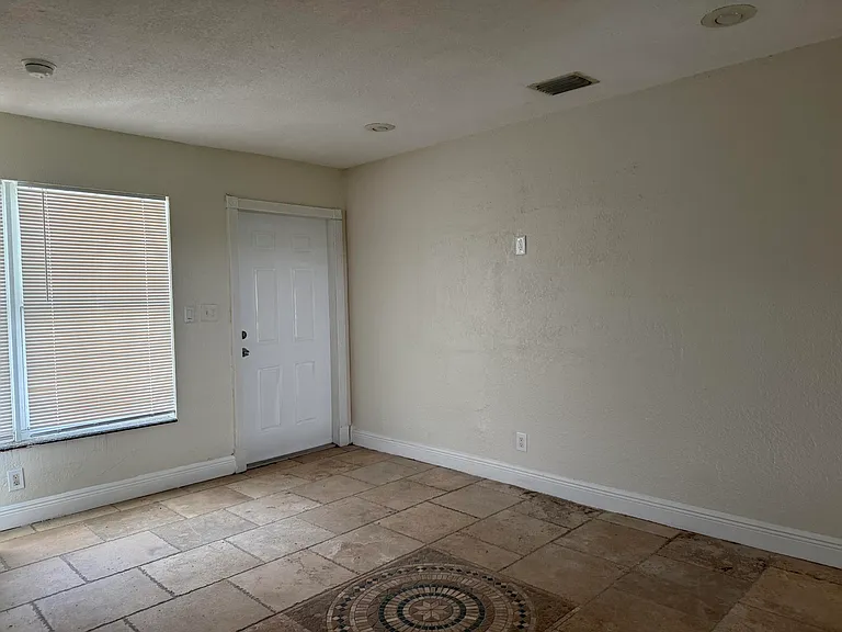 1751 NW 34th Ave — Photo 5