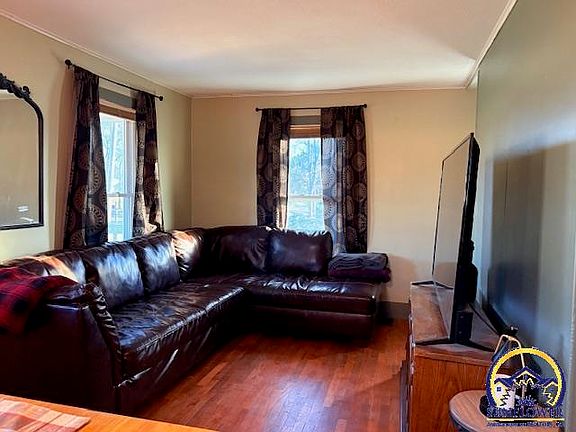 4th image of 1653 Prairie St