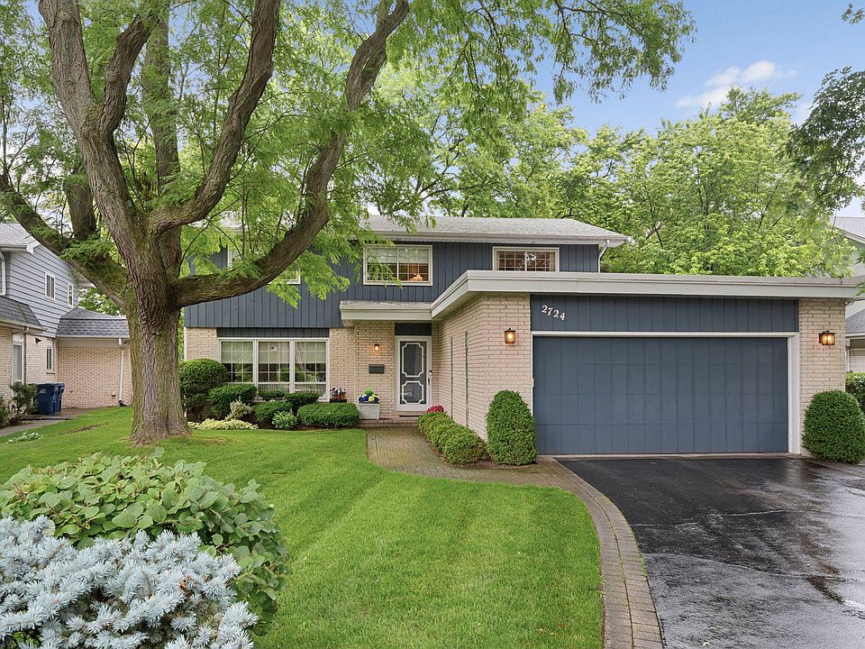 1st image of 2724 Old Glenview Rd