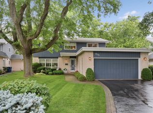2724 Old Glenview Rd, Wilmette, IL 60091