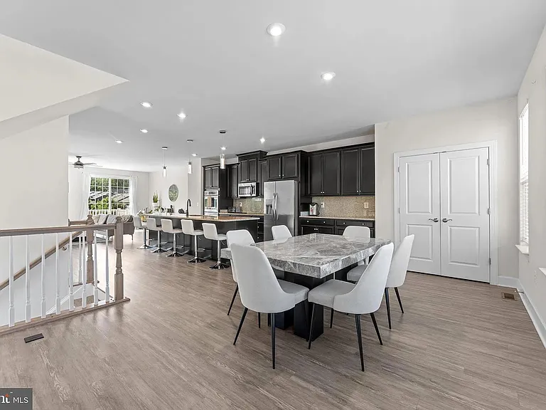 8773 Elsing Green Dr — Photo 2
