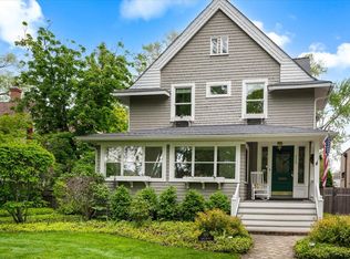 820 Lake Ave, Wilmette, IL 60091