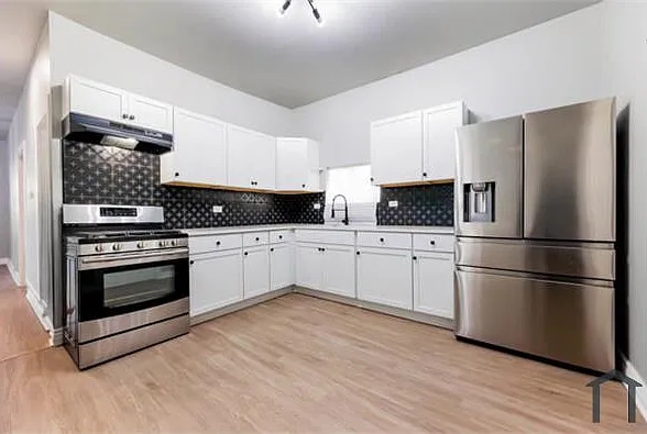 7917 S Ellis Ave — Photo 1