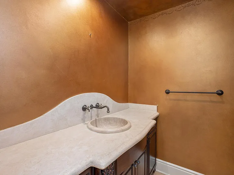 305 N Palm Dr — Photo 48