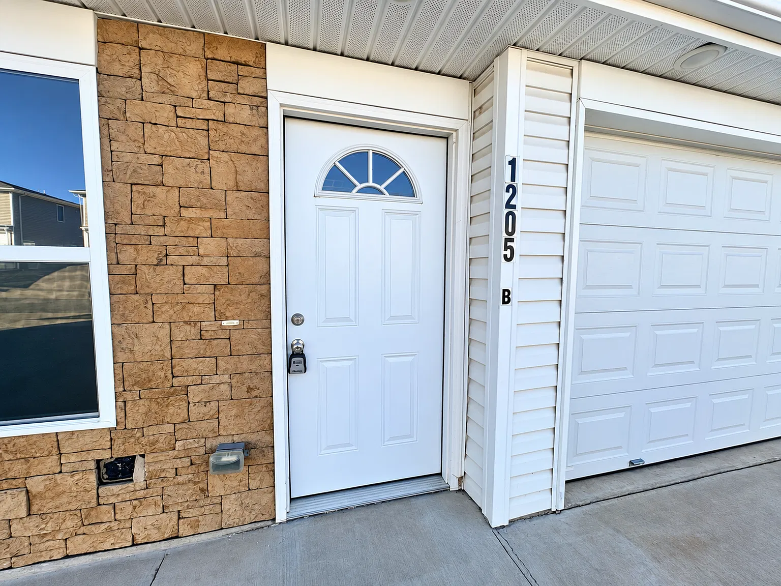 1205 Nedra Drive — Photo 2