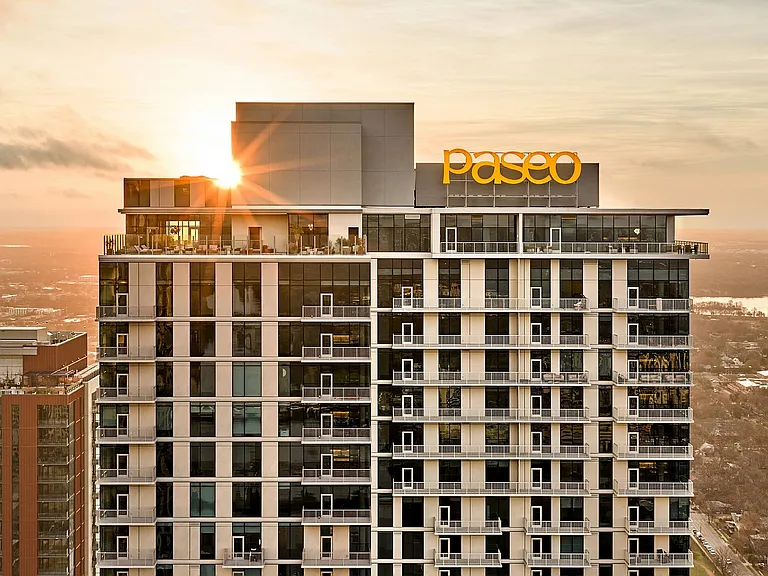 Paseo Exterior