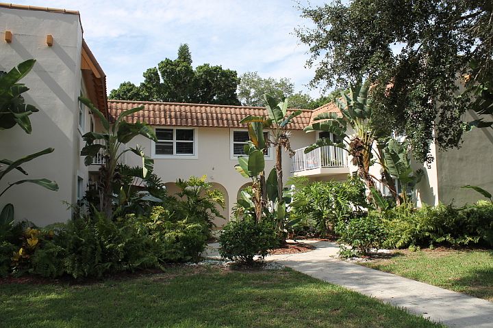 1st image of 715 20th St