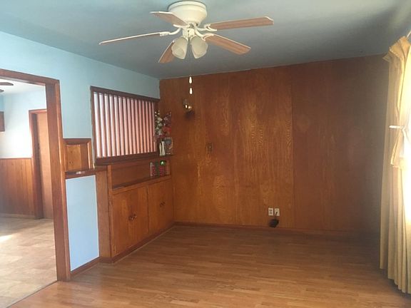 3rd image of 810 N Roosevelt Ave