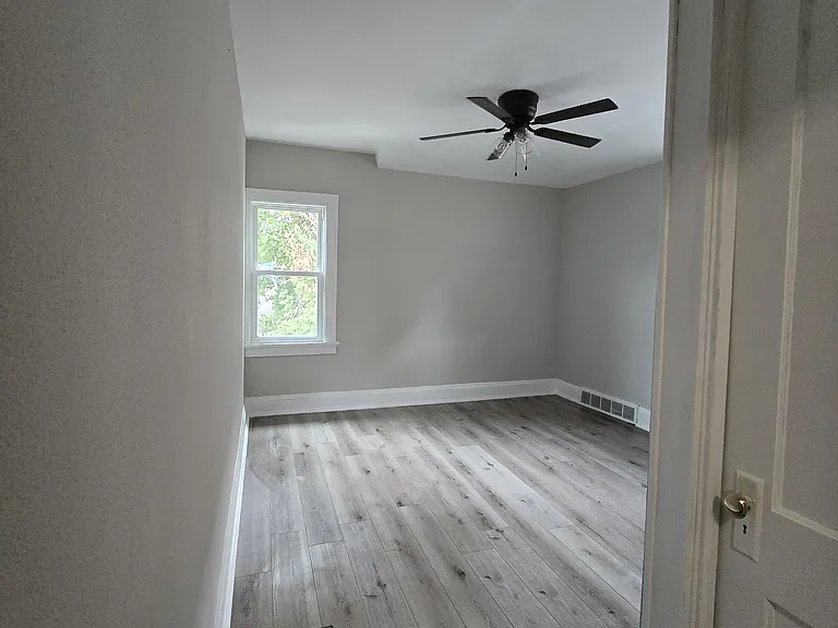 2111 W Burnham St #A — Photo 6