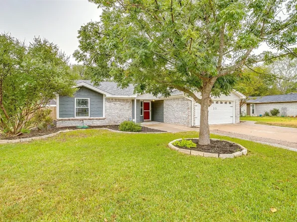 1316 Mercedes St, Benbrook, TX 76126