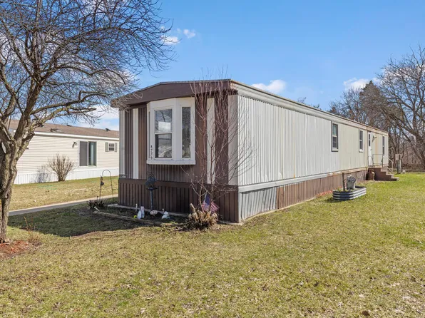 8779 Country View Dr NW, Sparta, MI 49345