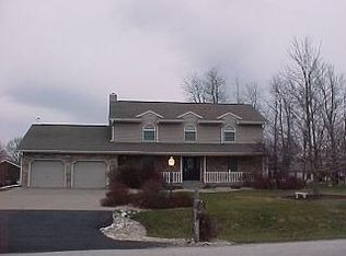 5 Fairway Ct, Monmouth, IL 61462