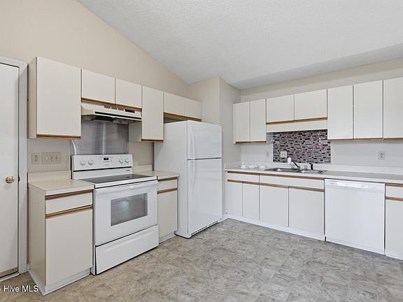5th image of 818 S Dogwood Ln