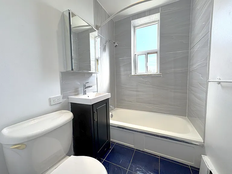 140 Springhurst Ave — Photo 6