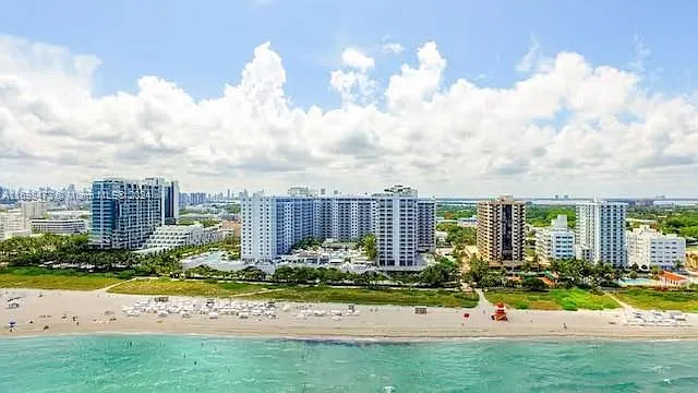 2399 Collins Avenue — Photo 2