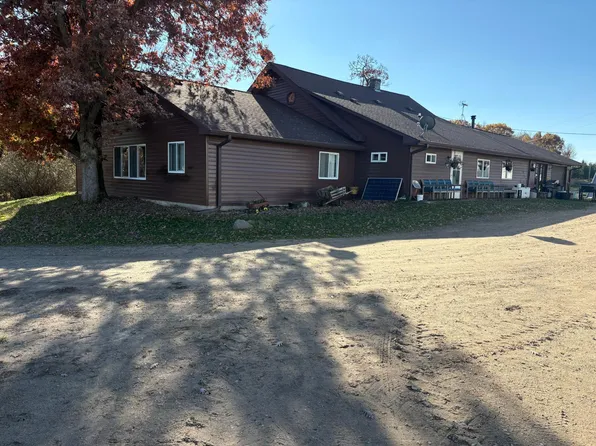 41 County Line Ave, Clear Lake, WI 54005