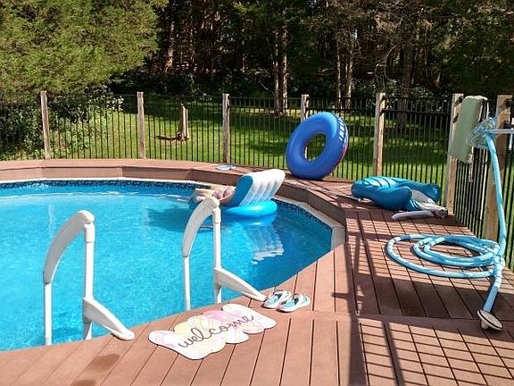 4th image of 68 Deerfield Dr
