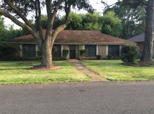1413 S Greenfield Cir, Lake Charles, LA 70605