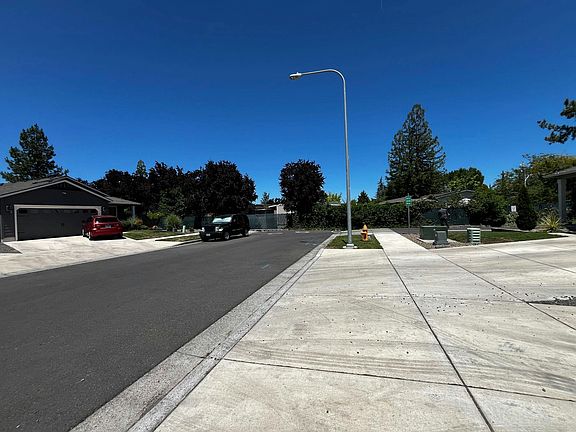 5th image of 816 Nicholas Lee Dr