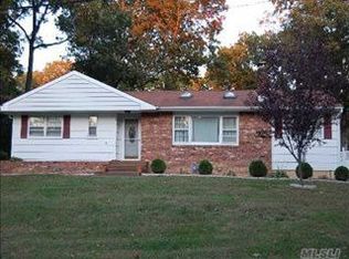 61 Clarendon Rd, Ronkonkoma, NY 11779