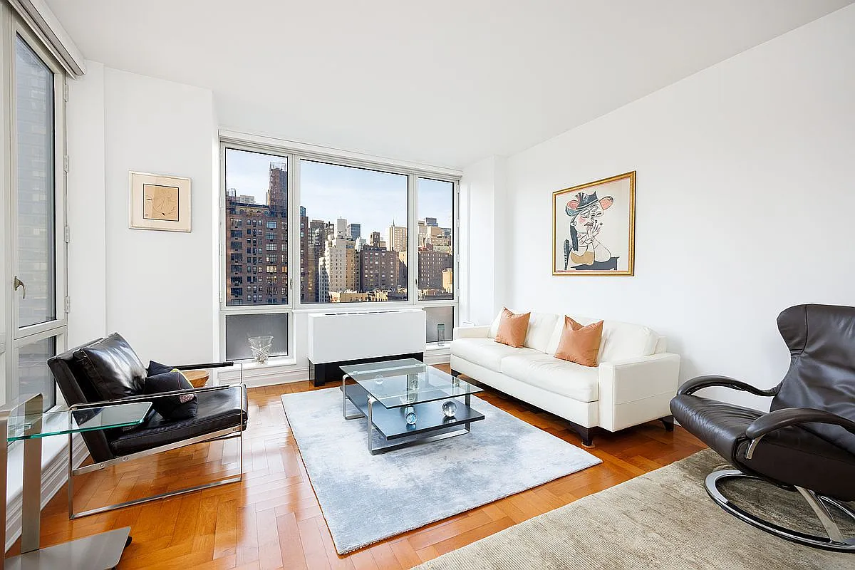 401 E 60th St APT 9A photo 1
