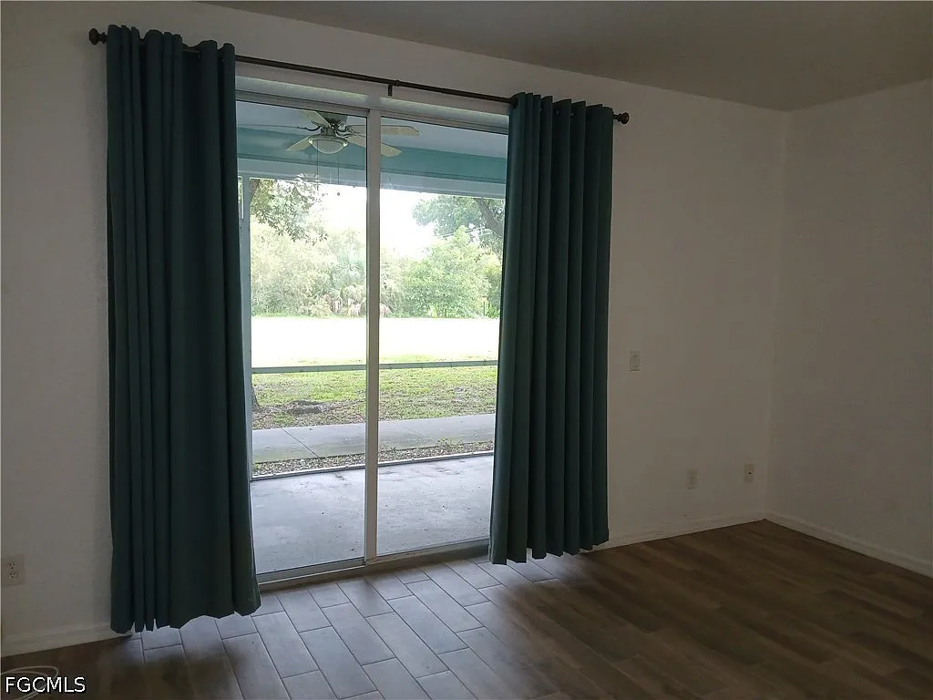 2 bed, 2.0 bath, 1199 sqft, $1,600 — Photo 3