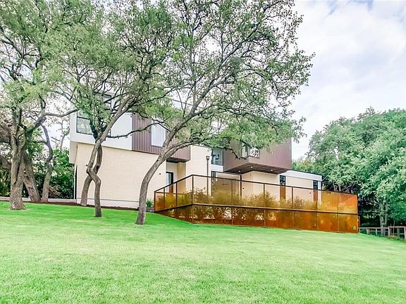 3rd image of 402 Westbrook Dr