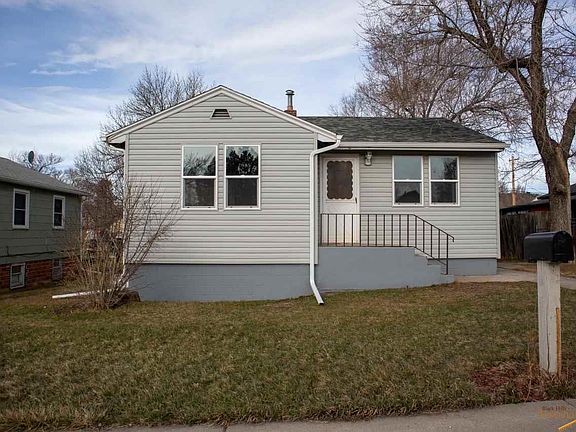 3rd image of 1021 Haines Ave