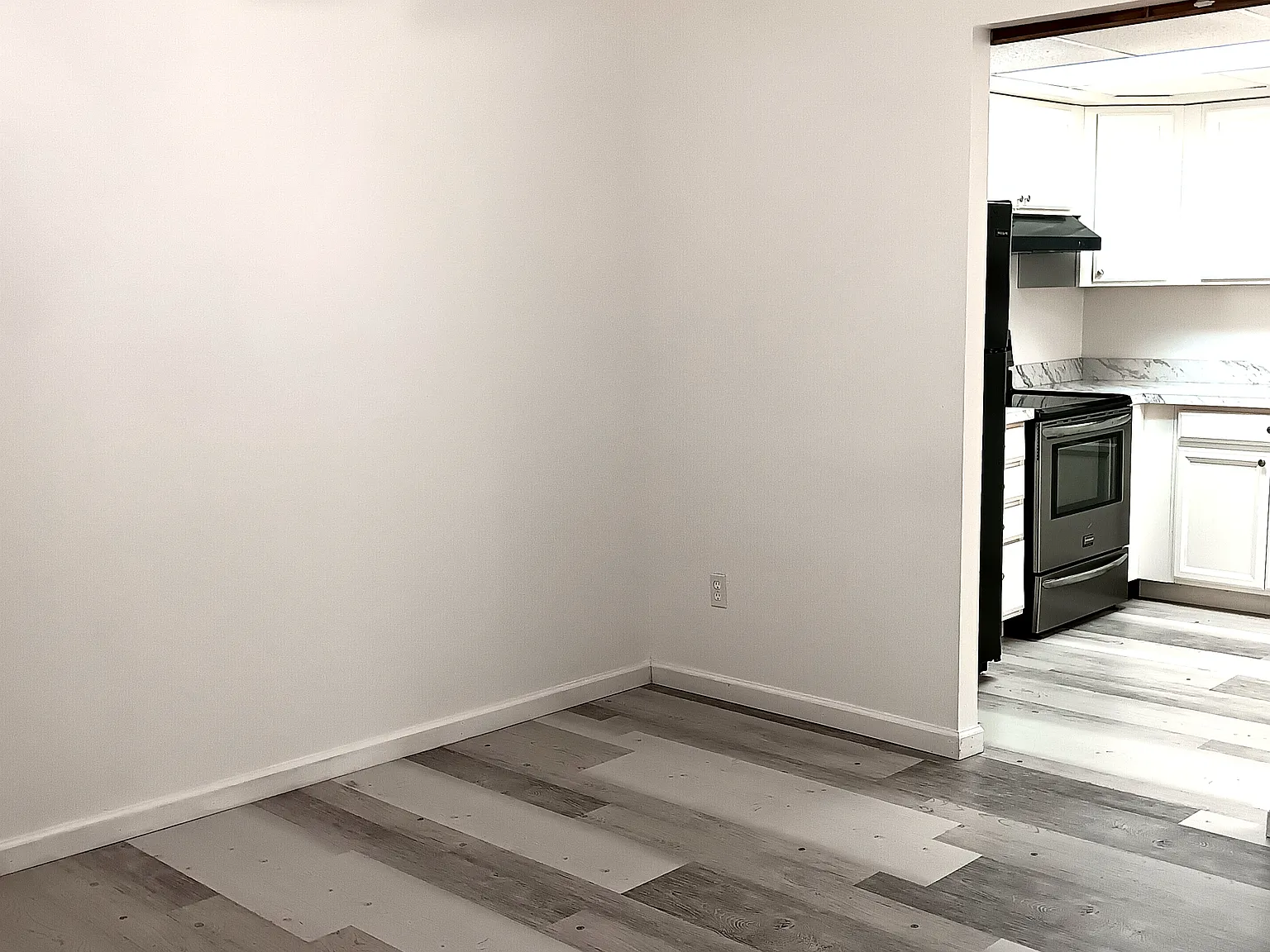 3 bed, 1.5 bath, 1268 sqft, $2,200 — Photo 2