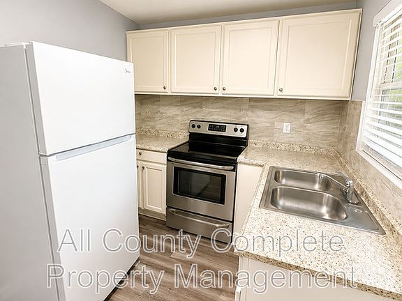 5th image of 4918 N Pearl St