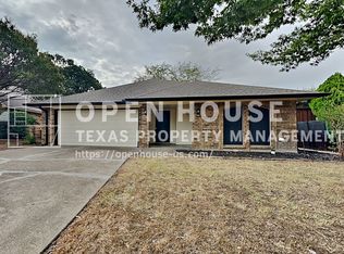 2128 Turf Club Dr, Arlington, TX 76017