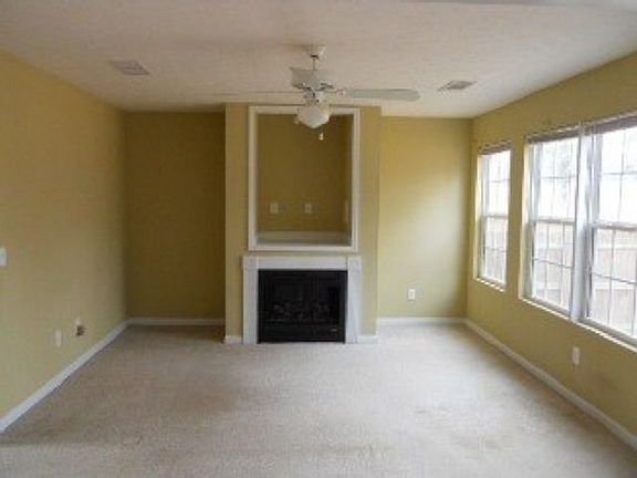 3rd image of 120 Chaucer Ln