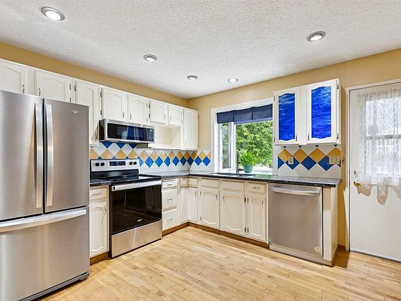 2nd image of 107 E Bermuda Dr NW