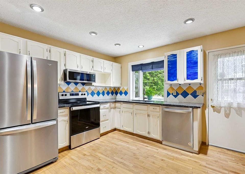 1st image of 107 E Bermuda Dr NW