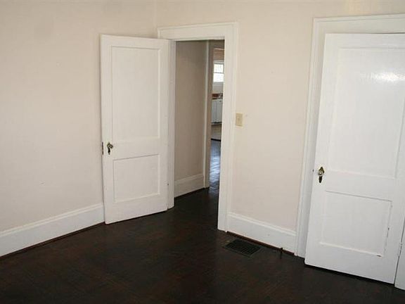 4th image of 448 Marquis Ave