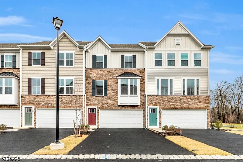 3 bed, 3.5 bath, $3,800 — Photo 2