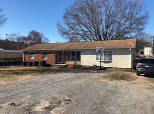 8819 Valley Falls Rd, Boiling Springs, SC 29316