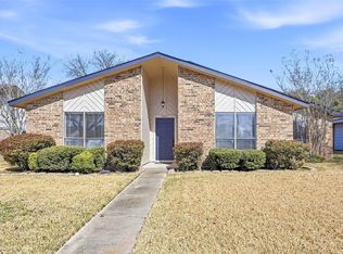 2621 Summertree Dr, Carrollton, TX 75006