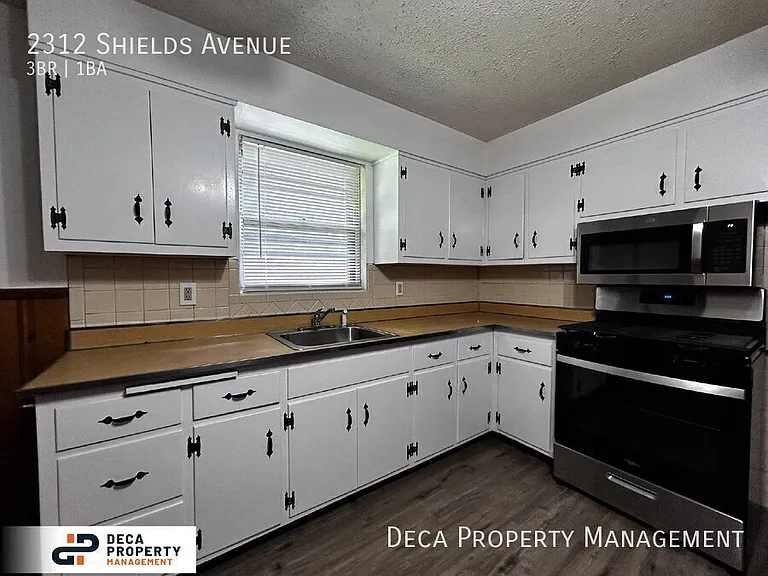 2312 Shields Ave — Photo 5