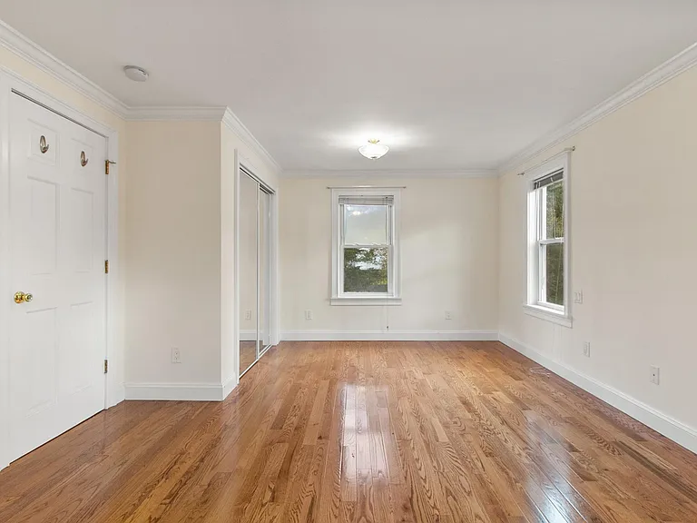 9 Park Ave — Photo 17