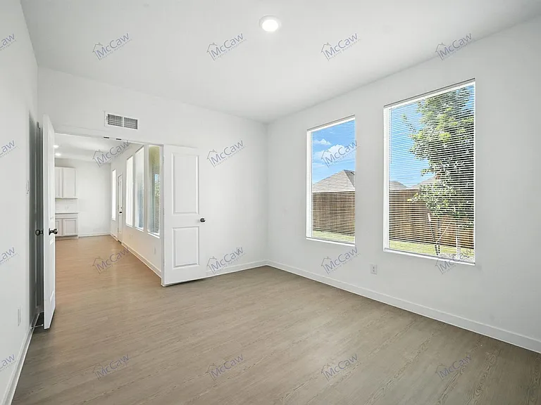 1813 Spruce Cir — Photo 10