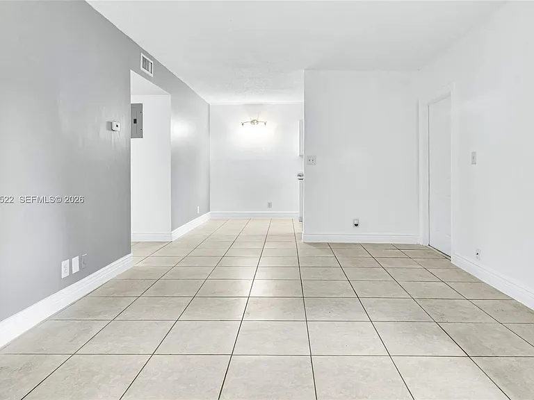 711 NE 2nd Ave #202 — Photo 4