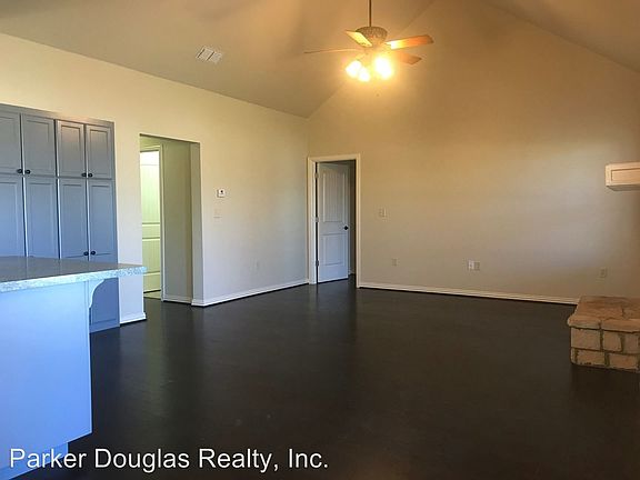 4th image of 1112 W Ball St