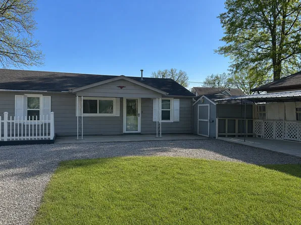 926 W Green St, Mascoutah, IL 62258