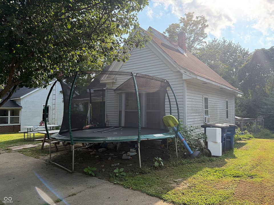 2nd image of 2127 H St