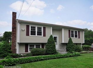 8 Rounds Pl, Attleboro, MA 02703