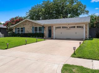 3833 Flamingo Ln, Irving, TX 75062