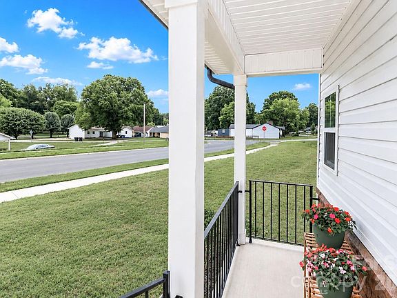 5th image of 487 Kacys Way Pl SE