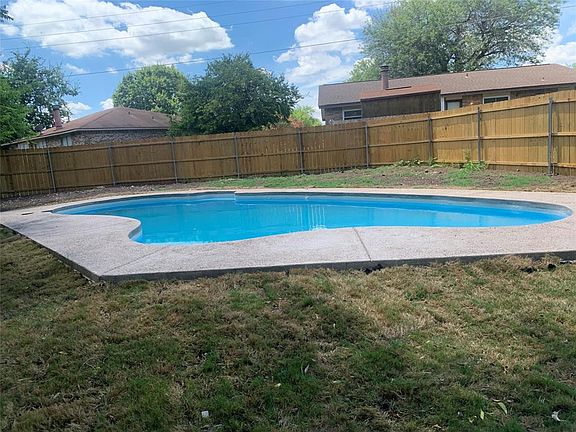 2nd image of 2733 Tanglewood Dr