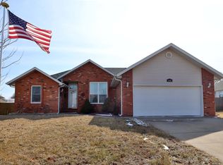 698 E Shelley St, Willard, MO 65781
